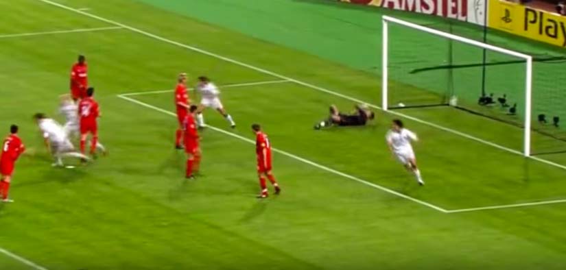 লিভারপুল ৩ - ৩ এসি মিলান (২০০৫) - চ্যাম্পিয়ন্স লিগের ফাইনাল। প্রথমার্ধে ০-৩ পিছিয়ে লিভারপুল। ম্যাচ যত গড়াচ্ছে নিশ্চিত হতে চলেছে এসি মিলানের জয়ের হাতছানি। লিভারপুলের অনেক সমর্থক তখন এক বুক হতাশা নিয়ে স্টেডিয়াম থেকে বেরিয়ে যাচ্ছেন। কিন্তু যাঁরা তখনও বসে ম্যাচ জেতার স্বপ্ন দেখছিলেন তা যে হঠাত্ বাস্তব হয়ে উঠবে কে ভেবেছিল। অতিরিক্ত সময় পর্যন্ত হাতে পেয়ে জেরাড, স্মিসার এবং আলোনসোরা সমতা ফেরায় লিভারপুলকে। পেনাল্টিতে জয় ছিনিয়ে আনেন তাঁরা। এই জয় ‘মিরাকল অব ইস্তানবুল’ নামে পরিচিত।