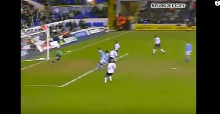 স্পার্স ৩ - ৪ ম্যানচেস্টার সিটি (২০০৪) -  ২০০৪ তে এফএ কাপে টোটেনহামের বিরুদ্ধে ফিরে আসার একটি অনবদ্য গল্প লিখেছিল  ম্যানচেস্টার সিটি। হাফ টাইমে পিছিয়ে ৩ -০। আবার ১০ টি খেলোয়াড় নিয়ে লড়তে হচ্ছে তাদের।  ৪৮ মিনিটটের মাথায় সিলভেন প্রথম গোল করে ম্যান সিটির সমর্থকদের আশা জাগায়। এরপর বসভেল্ট, রাইট-ফিলিপ্সের দুটি গোল সমতা ফেরায় ম্যান সিটি।  কিন্তু শেষ মিনিটে ম্যাকেনের অনবদ্য হেডে গোল যে জয় নিয়ে আসবে এটা অপ্রত্যাশিত ছিল সবার কাছেই।