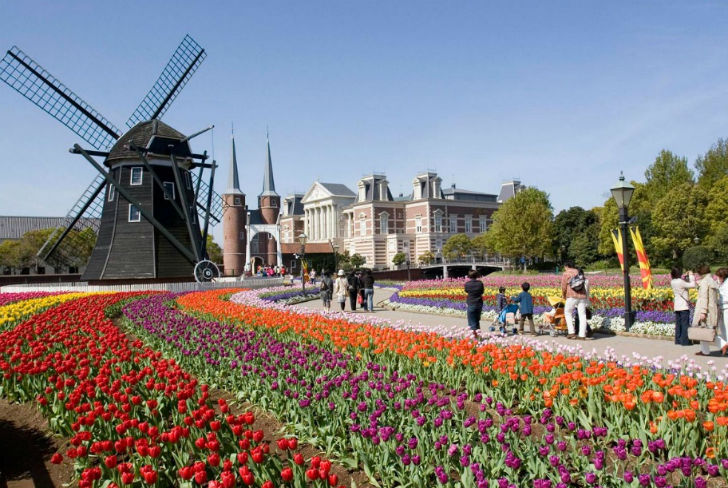 এখানেই রয়েছে ‘হুইস টেন বস’ নামের থিম পার্কটি।