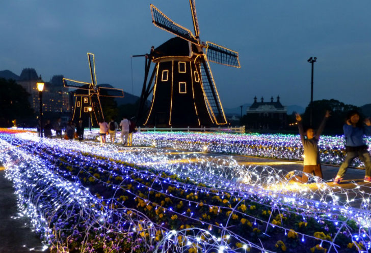 সম্পূর্ণ পার্কটিই ওলন্দাজ স্থাপত্যরীতি অনুসরণে তৈরি। শুধু পার্ক নয়, সাসেবোর সমস্ত বাড়িঘর, রাস্তা, <br> থিয়েটার, উইন্ডমিল, দোকানপাট, রেস্তোঁরা সবই ডাচ গঠনশৈলী মেনে তৈরি।