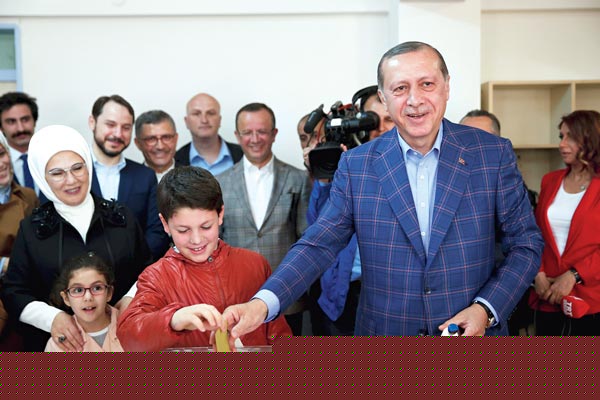 Turkey referendum:Recep Tayyip Erdogan declares victory