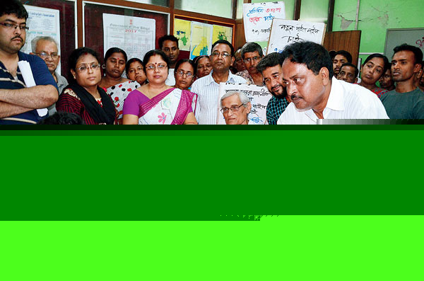 Protest in the Demand of Drinking water by giving Rose