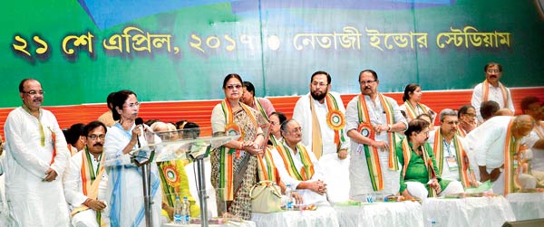 Explain the CPIM workers to not to go with BJP: Mamata Banerjee to party workers