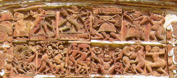 কৃত্তিবাসী: মন্দির টেরাকোটায় রাম-রাবণের যুদ্ধ ও বানরসেনার কীর্তিকলাপ। রাধাবিনোদ মন্দির, কেন্দুলি, বীরভূম