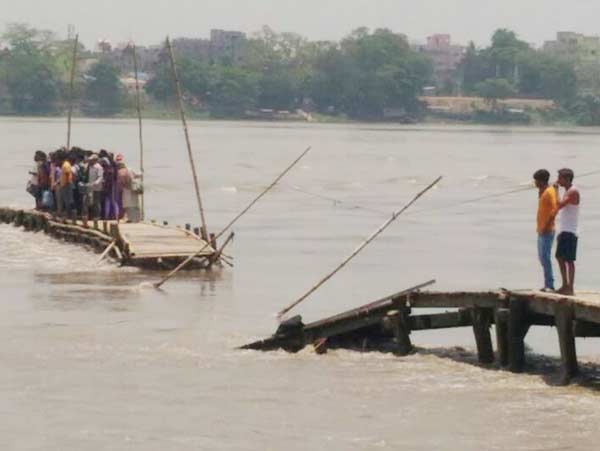 বিধ্বস্ত সেই জেটি। নিজস্ব চিত্র।