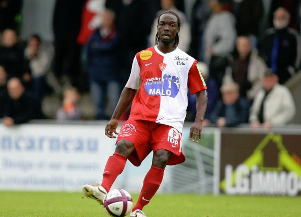 Former defender of gabon Moise Brou Apanga dies at 35