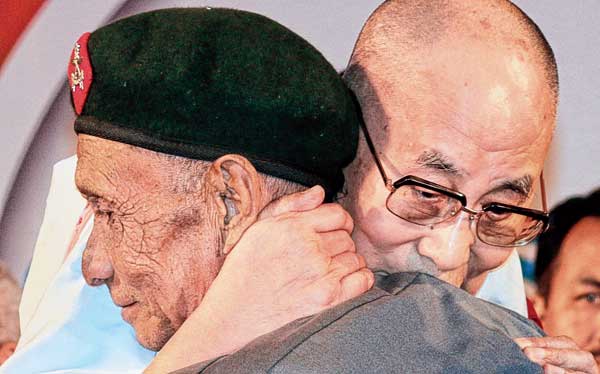 Dalai Lama Becomes Emotional After Meeting Boarder Guard Who Escorted Him To Safety Anandabazar