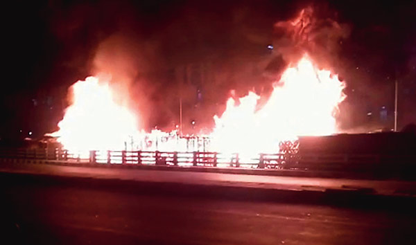 One dead in massive fire in food stall at Salt Lake