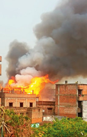 Massive fire in cloth mill at Howrah