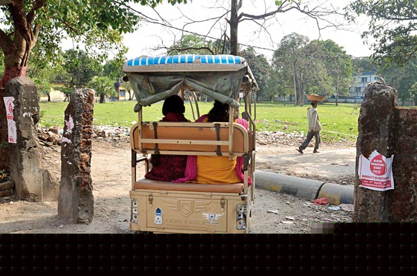 2 outsiders were arrested inside the University Campus 