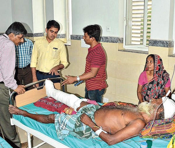 স্থানান্তর: নতুন ভবনে রোগীদের ঠাঁই। ছবি: বিশ্বজিৎ রায়চৌধুরী