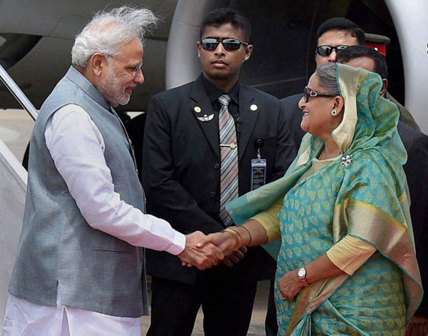 PM Narendra Modi went to the airport to receive  Bangladesh PM Sheikh Hasina
