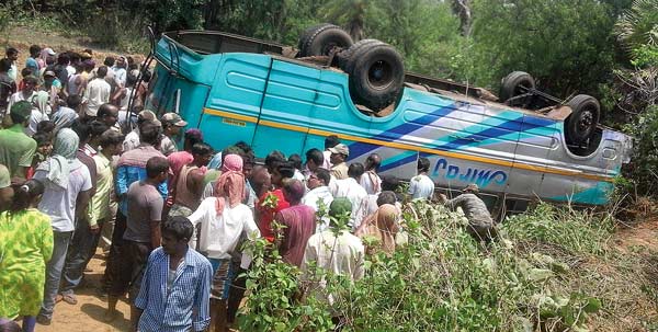 15 people injured as a bus turned over