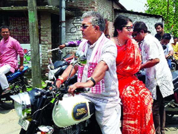 A Panchayat vice president gave abusive comment on Dilip Ghosh and Locket Chatterjee