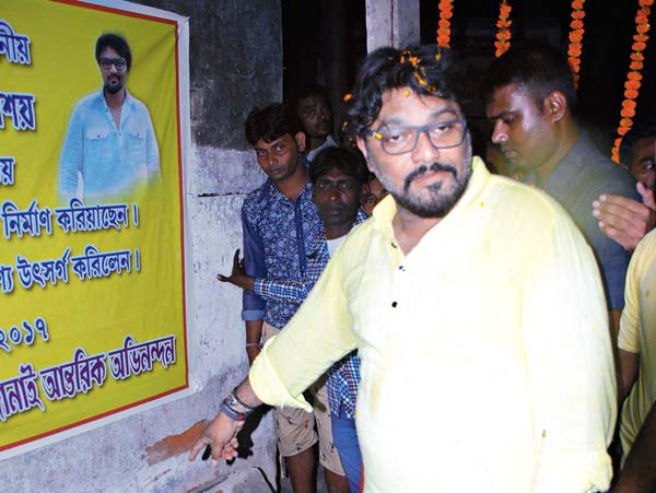 Memorable plate broke down before inauguration