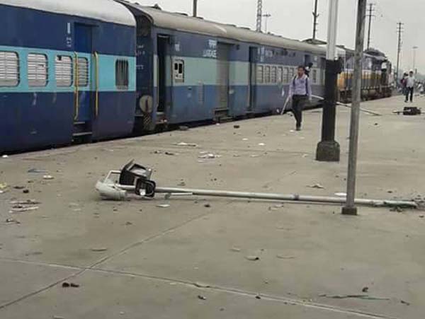 Vandalism at New Jaipaiguri station by Group D  examineer from Bihar dgtl