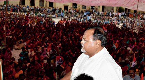 বক্তা: সিঙ্গুরে পার্থ চট্টোপাধ্যায়। নিজস্ব চিত্র