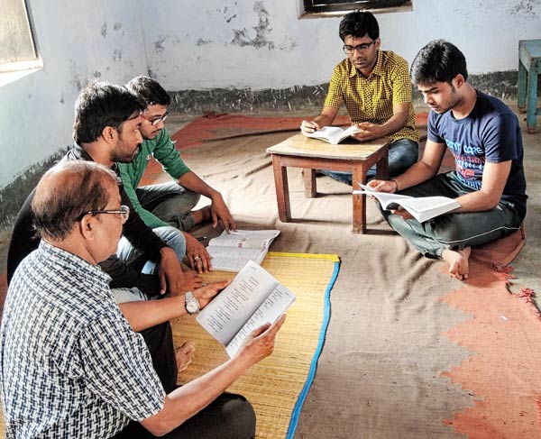 Teacher giving lessons in toule