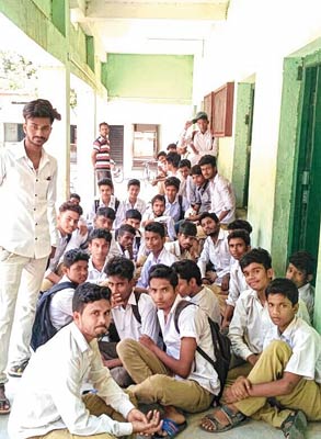 Broil in a school by the students who have failed