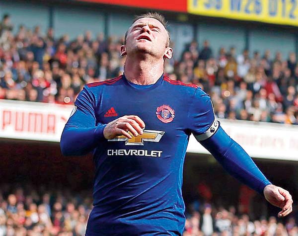 Arsenal beat Manchester United in Premier League match