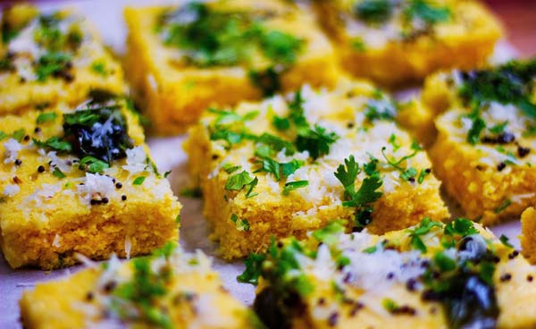 রান্নার কোন কোন ভুলে ধোকলা শক্ত বা ভিজে হয়ে যেতে পারে?