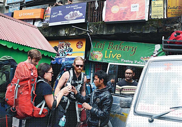 Tourists are leaving Darjeeling due to unstable situations