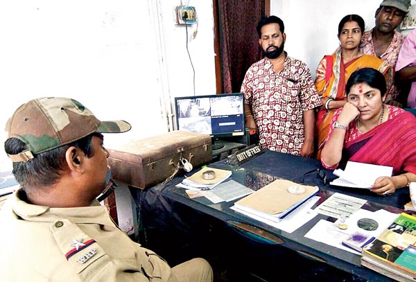 BJP candidate Locket Chatterjee argued with police officers