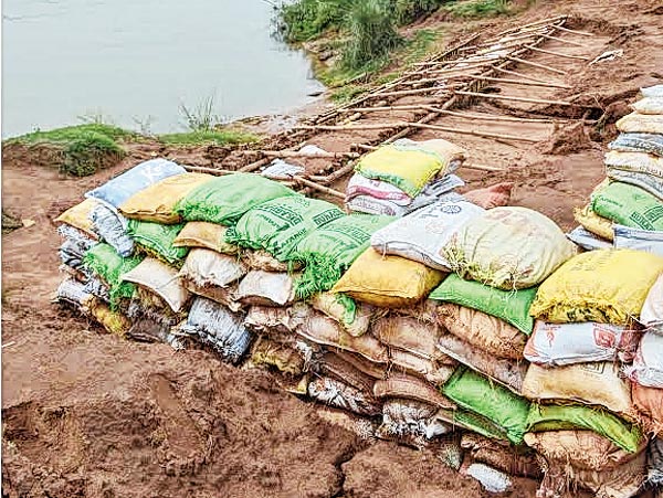 Irregularity in 100 days work in Hooghly