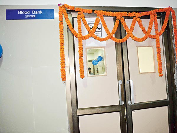 Women gave Blood to the Blood Blank in Barjara