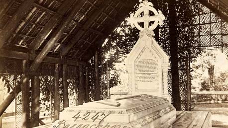 May everybody has forgotten about Lady Canning, but memories still remains with her tomb dgtl