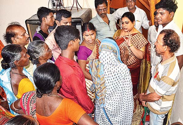 Leaders of BJP party are involved in financial scandal at Basirhat