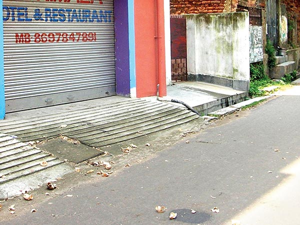 Miscreants shot a person by stopping his bike