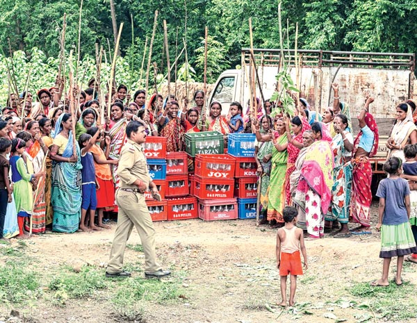 Liquor car seized in Purulia