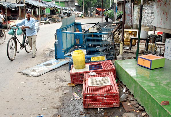 Police is still unable to arrest the accused people 