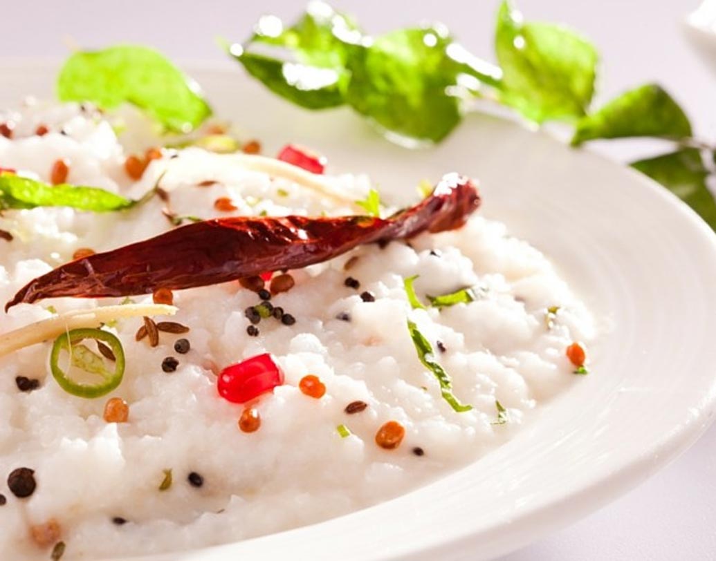 দই ভাত: এই সময় হজম ভাল হওয়ার জন্য পেট ঠান্ডা রাখতে দই ভাত খুবই উপকারি।