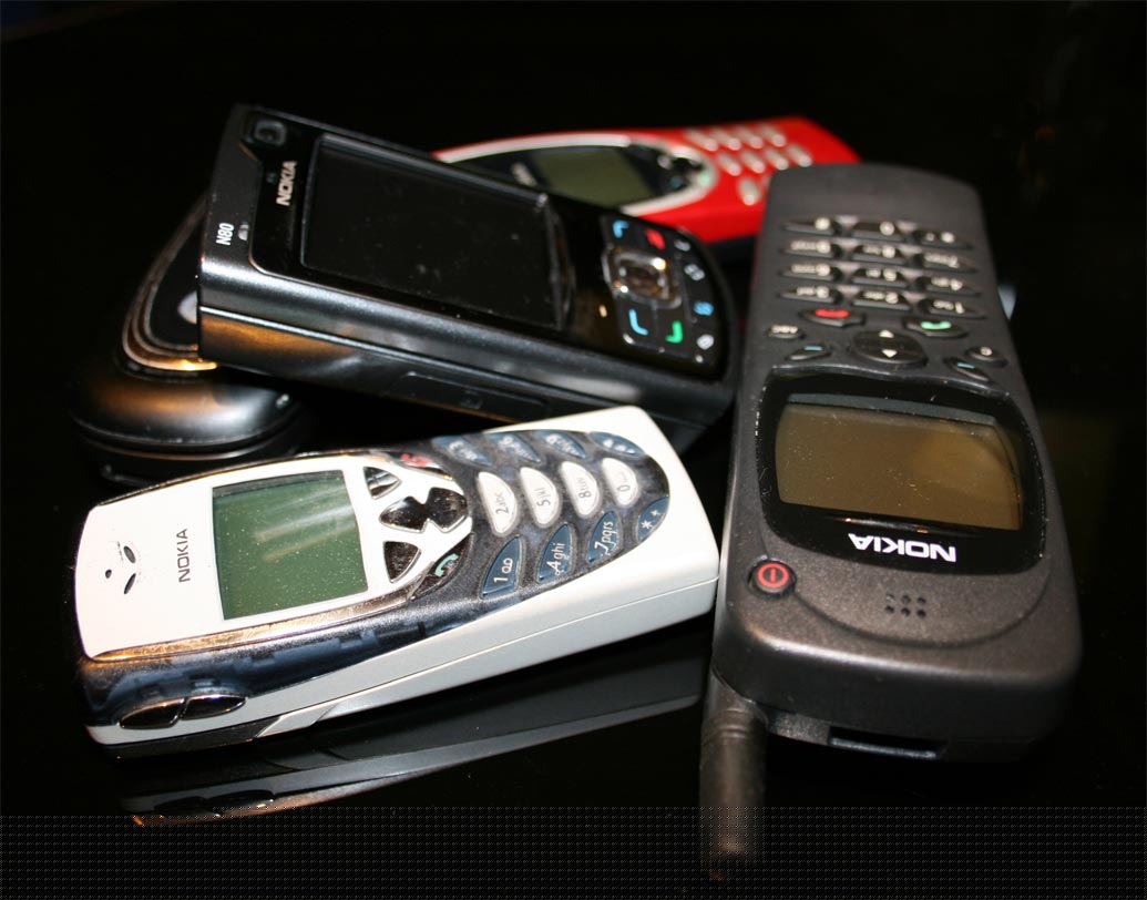 অনেকেরই পুরনো জিনিস বাড়িতে জমিয়ে রাখার অভ্যাস থাকে। যে জিনিসের প্রয়োজন ফুরিয়েছে, আর ব্যবহার করেন না, সেই সব জিনিস জমিয়ে রাখলে স্ট্রেস বাড়ে।