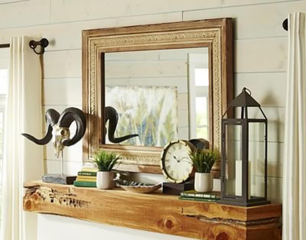 ঘরের আয়নায় কী প্রতিফলিত হচ্ছে তা খুব জরুরি। আয়নায় খাট বা কোনও অগোছালো জিনিসের স্তুপ প্রতিফলিত হলে তা আমাদের ক্লান্ত, অবসন্ন করে দেয়।