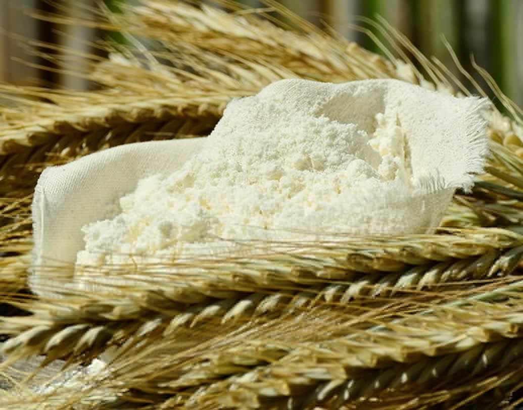 ময়দা: ফার্স্ট গ্রেড ময়দা ৬ মাস পর্যন্ত ভাল থাকে। আবার হাই-গ্রেড ময়দা এক বছর পর্যন্ত খাওয়া যেতে পারে। তার বেশি কোনও মতেই নয়।