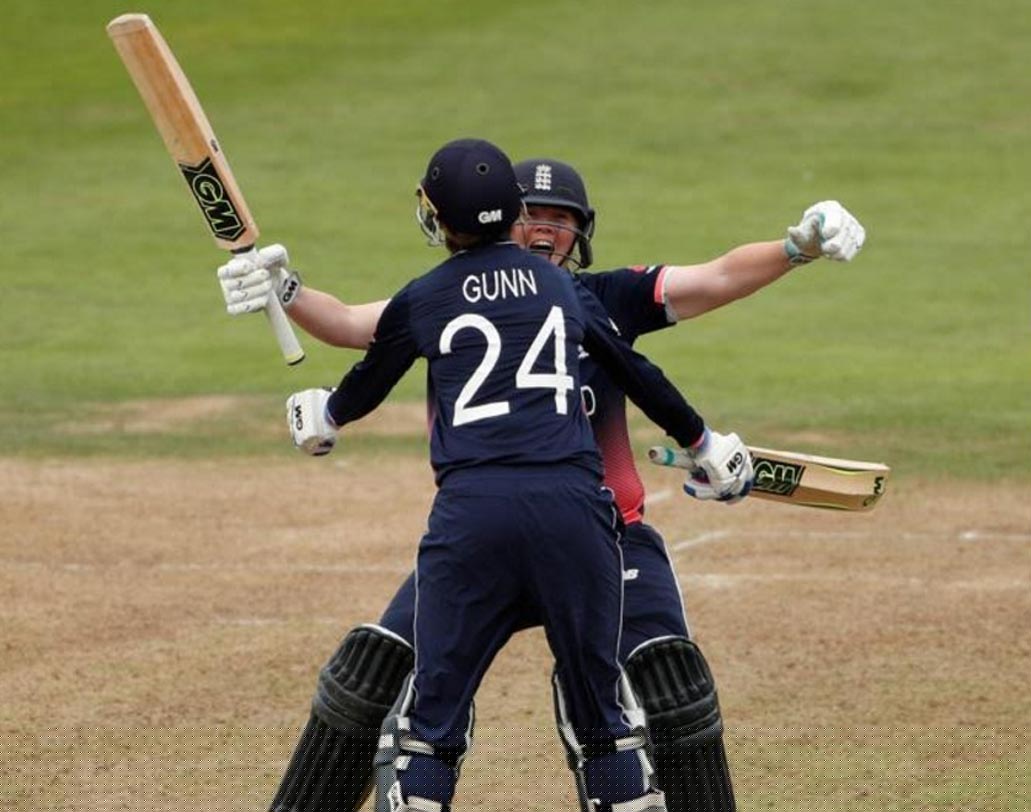 ২১ অগস্ট ২০১৪:  আইসিসি উইমেন চ্যাম্পিয়ানশিপে ব্রিটিশ বাহিনীর কাছে ৪২ রানে হারতে হয় ভারতকে।