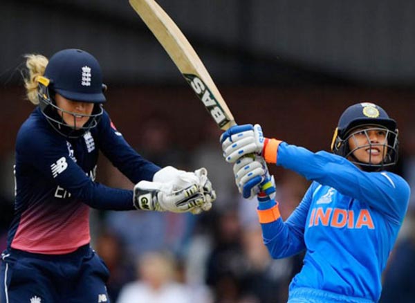 ০৩ ফেব্রুয়ারি ২০১৩:  বিশ্বকাপে ৩২ রানে ভারতকে হারিয়ে দেয় ইংল্যান্ডের মেয়েরা।
