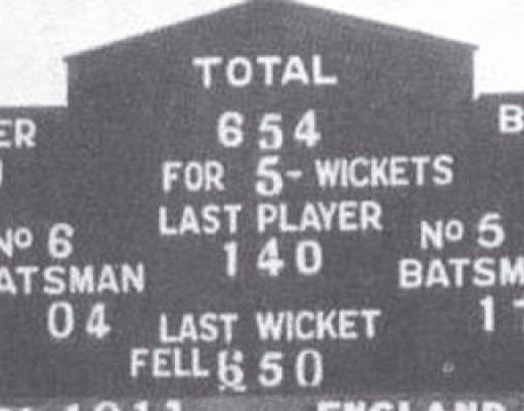 নয় দিনের টেস্ট: ১৯৩৯ সালে ডারবানে খেলা দক্ষিণ আফ্রিকা এবং ইংল্যান্ডের মধ্যে প্রথম টেস্টটি চলেছিল নয় দিন ধরে। যেটা একটি রেকর্ড। ম্যাচ বন্ধ করে হয়, কারণ ইংল্যান্ড টিমের দেশে ফেরার টিকিট কাটা ছিল।