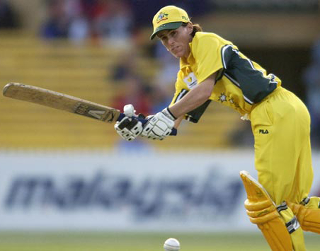 বেলিন্ডা ক্লার্ক: প্রাক্তন অজি অধিনায়ক বেলিন্ডা ক্লার্ক হলেন প্রথম ক্রিকেটার, যিনি এক দিনের আন্তর্জাতিক ক্রিকেটে প্রথম দ্বিশতরান করেছিলেন। সচিন প্রথম পুরুষ ক্রিকেটার যিনি ওয়ানডে-তে ডাবল সেঞ্চুরি করেন।