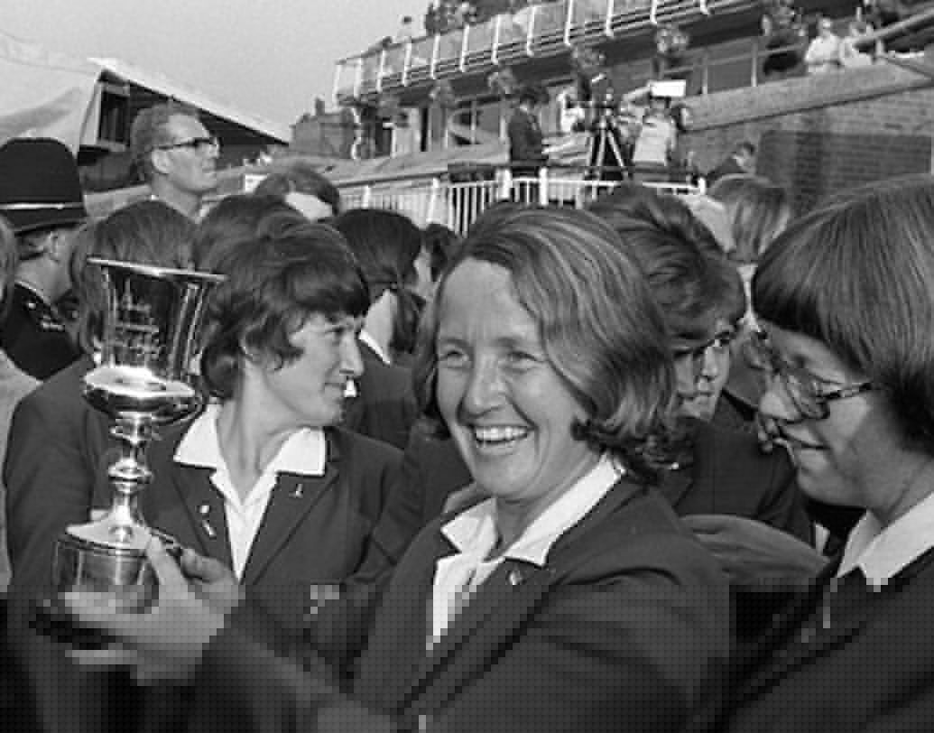 বিশ্বকাপ: অনেক ক্রিকেট অনুরাগীই জানেন না, ক্রিকেট বিশ্বকাপের সূচনা হয়েছিল মহিলা ক্রিকেটের হাত ধরেই। ১৯৭৩ সালে খেলা হয়েছিল প্রথম বিশ্বকাপ(মহিলা ক্রিকেট)। তার ঠিক দু’বছর পর পুরুষদের বিশ্বকাপের প্রচলন করেছিল আইসিসি।