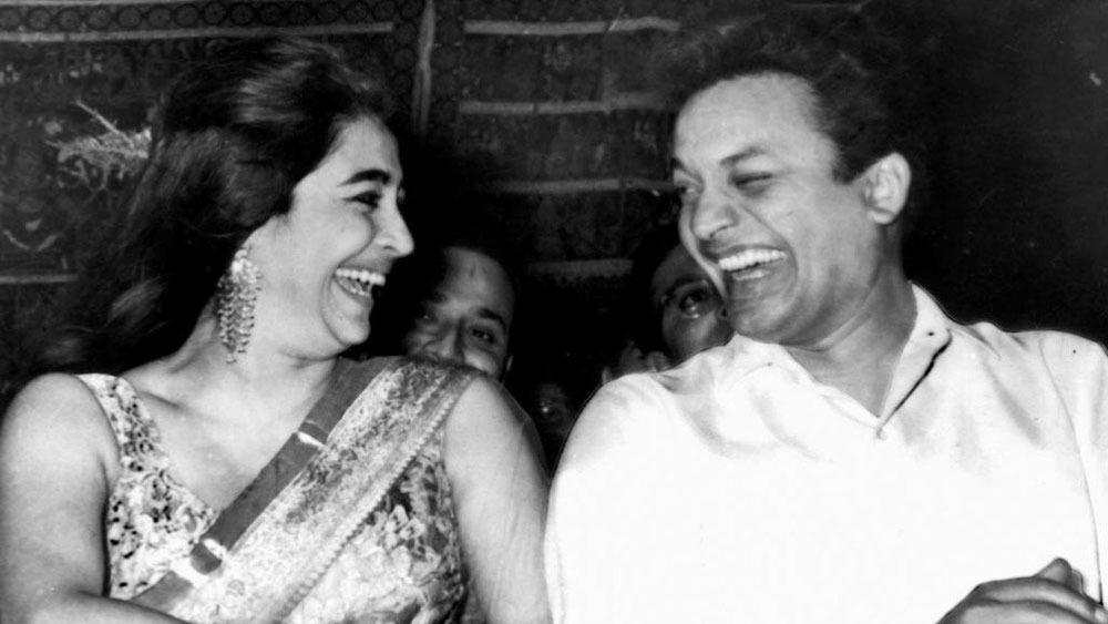 থিয়েটার করতে করতেই স্টুডিয়োপাড়ায় ডাক এল। কিন্তু শিকে ছিঁড়ল না একেবারেই। বরং তকমা জুটল ‘ফ্লপ মাস্টার’। এক সময় স্টুডিয়োপাড়ায় ওই নামেই তাঁকে চিনত সবাই। ১৯৪৮ থেকে ১৯৫২ সাল পর্যন্ত একের পর এক সিনেমা করলেও সব কটাই ফ্লপ হয়। ১৯৫৩-তে কামব্যাক ‘সাড়ে চুয়াত্তর’-এ।