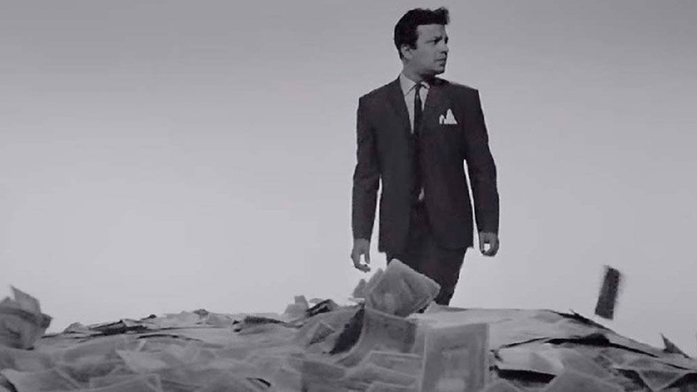 হলিউডের বিখ্যাত অভিনেত্রী এলিজাবেথ টেলর ‘নায়ক’ দেখার পর রীতিমতো উচ্ছ্বসিত। উত্তমের সঙ্গে দেখা করতেও চেয়েছিলেন তিনি। এলিজাবেথ আসলে মুগ্ধ হয়েছিলেন উত্তমকুমারের অভিনয়ে।