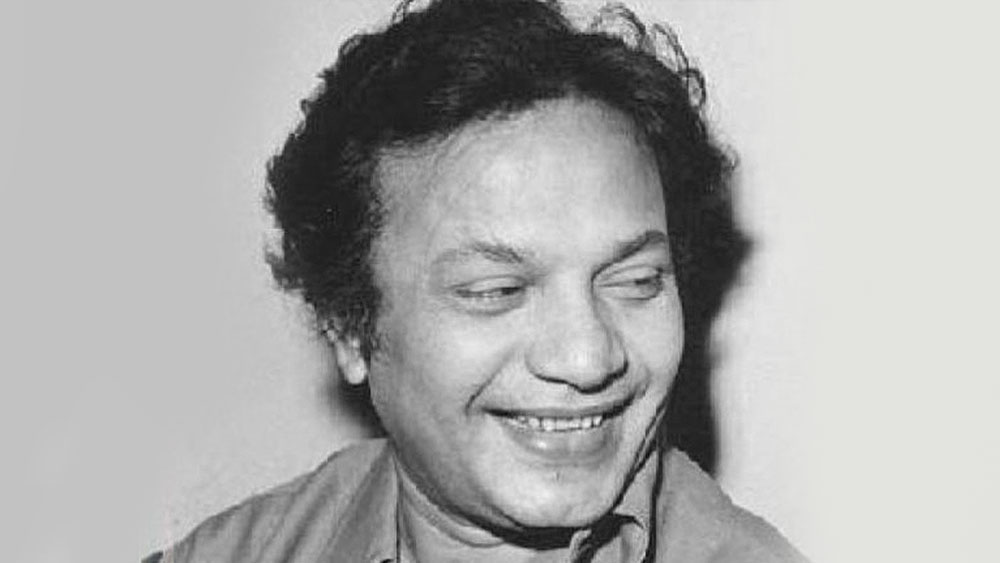 শুধু তা-ই নয়, দু’টি ছোট গল্প অবলম্বনে চলচ্চিত্রেরচিত্রনাট্য লিখেছিলেন উত্তমকুমার। একটি সুবোধ ঘোষ, অন্যটি তরুণ রায়ের লেখা গল্প অবলম্বনে।