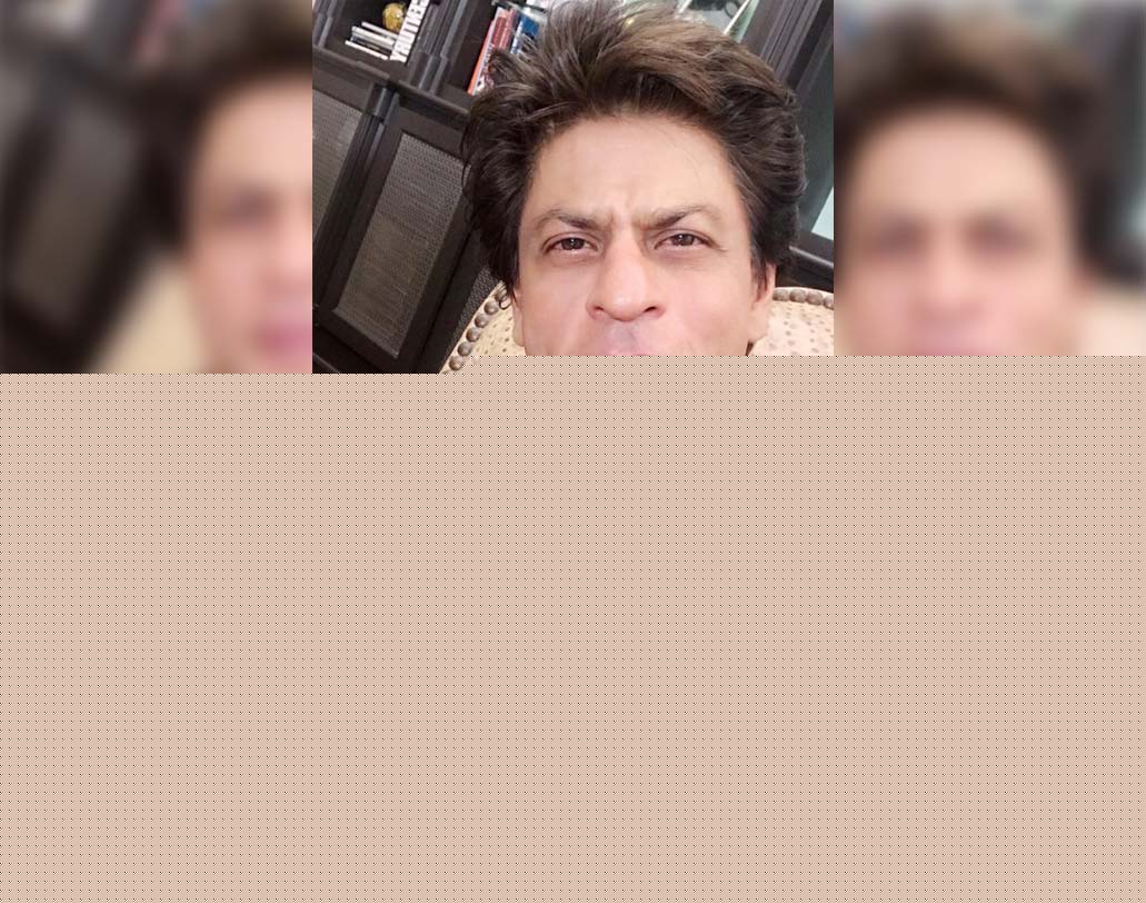 শাহরুখ খান: মাঠে থেকে ক্রিকেটারদের জড়িয়ে ধরতে পারলে সবচেয়ে খুশি হতাম। তোমাদের জন্য আজ সারা দেশ গর্বিত।