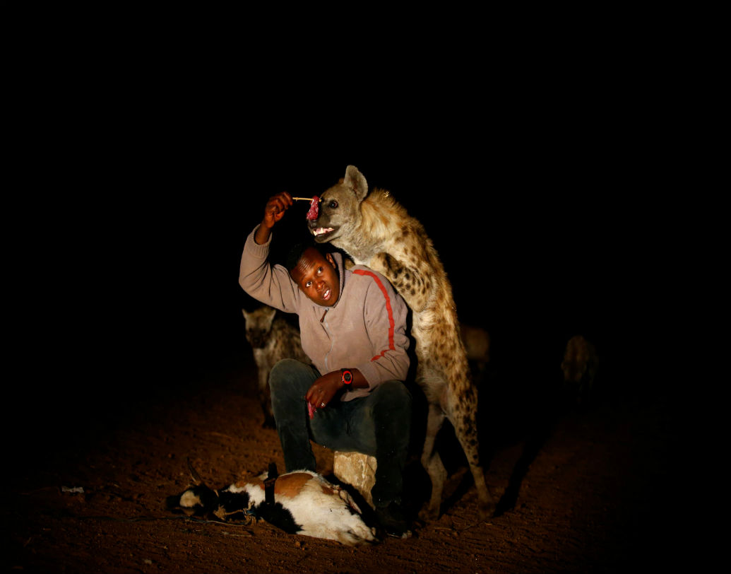 তবে সন্তানের ব্যপারে তারা খুবই সচেতন। যদি কোনও ভাবে মনে কোনও সন্দেহ জাগে তা হলেই বিপদ।
