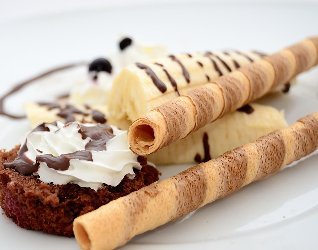 মিষ্টি: শরীরে ভিটামিন বি১২ বা প্রোটিনের ঘাটতি হলে মিষ্টি দেখলেই খাই খাই বাড়ে। টাটকা ফল, সব্জি, দারচিনি ডায়েটে রাখলে এই খাই খাই কেটে যাবে।