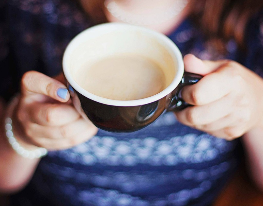 চা বা কফি: শরীরে সালফারের ঘাটতি হলে চা, কফির নেশা বাড়ে। পেঁয়াজ, রসুন, বাঁধাকপি ডায়েটে রাখুন।